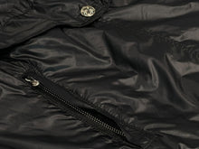 Load image into Gallery viewer, 極美品 CHROME HEARTS クロムハーツ ANIMAL BOY ラージダガー ナイロン ジャケット クロスパッチ サイズS 中古 4b013049