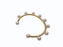 Load image into Gallery viewer, 極美品 Bijou de M ビジュードエム Dot pearl bangle ドットパールバングル サイズS 重量約11.0g シルバー925 K18コーティング パール 中古 4b001300