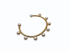 Load image into Gallery viewer, 極美品 Bijou de M ビジュードエム Dot pearl bangle ドットパールバングル サイズS 重量約11.0g シルバー925 K18コーティング パール 中古 4b001300