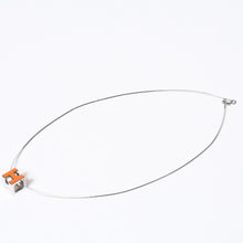 Load image into Gallery viewer, 極美品 HERMES エルメス カージュドアッシュ Hキューブロゴネックレス ネックレス ペンダント オレンジ 中古 4b013725