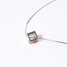 Load image into Gallery viewer, 極美品 HERMES エルメス カージュドアッシュ Hキューブロゴネックレス ネックレス ペンダント オレンジ 中古 4b013725