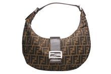 Load image into Gallery viewer, 極美品 FENDI フェンディ クロワッサン ハーフムーン ワンショルダーバッグ ハンドバッグ ズッカ キャンバス ブラウン シルバー金具 中古 4b013029