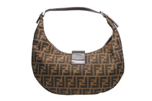 Load image into Gallery viewer, 極美品 FENDI フェンディ クロワッサン ハーフムーン ワンショルダーバッグ ハンドバッグ ズッカ キャンバス ブラウン シルバー金具 中古 4b013029