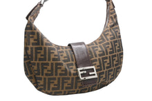 Load image into Gallery viewer, 極美品 FENDI フェンディ クロワッサン ハーフムーン ワンショルダーバッグ ハンドバッグ ズッカ キャンバス ブラウン シルバー金具 中古 4b013029
