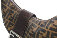 Load image into Gallery viewer, 極美品 FENDI フェンディ クロワッサン ハーフムーン ワンショルダーバッグ ハンドバッグ ズッカ キャンバス ブラウン シルバー金具 中古 4b013029
