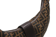 Load image into Gallery viewer, 極美品 FENDI フェンディ クロワッサン ハーフムーン ワンショルダーバッグ ハンドバッグ ズッカ キャンバス ブラウン シルバー金具 中古 4b013029