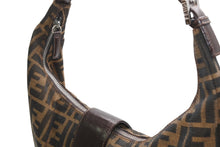 Load image into Gallery viewer, 極美品 FENDI フェンディ クロワッサン ハーフムーン ワンショルダーバッグ ハンドバッグ ズッカ キャンバス ブラウン シルバー金具 中古 4b013029