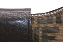 Load image into Gallery viewer, 極美品 FENDI フェンディ クロワッサン ハーフムーン ワンショルダーバッグ ハンドバッグ ズッカ キャンバス ブラウン シルバー金具 中古 4b013029