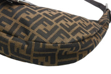 Load image into Gallery viewer, 極美品 FENDI フェンディ クロワッサン ハーフムーン ワンショルダーバッグ ハンドバッグ ズッカ キャンバス ブラウン シルバー金具 中古 4b013029