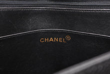 Load image into Gallery viewer, CHANEL シャネル ブリーフケース ビジネスバッグ A20794 2番台 ココマーク キャビアスキン ブラック ゴールド金具 美品 中古 4b013022