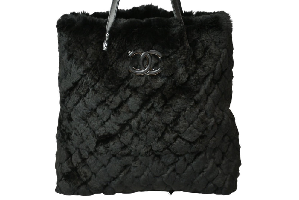 新品同様 CHANEL シャネル トートバッグ 24番台 ココマーク オリラグファー カーフスキン ブラック ガンメタ金具 中古 4b013015