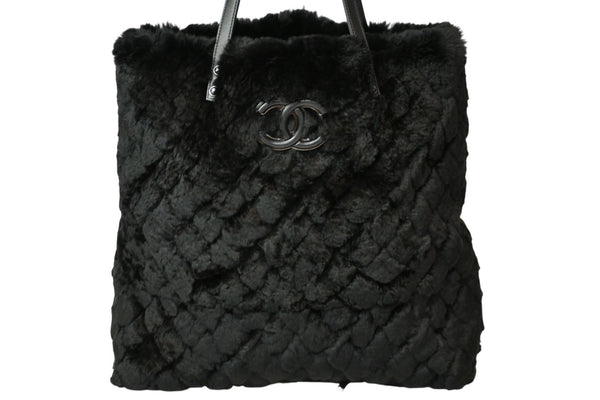新品同様 CHANEL シャネル トートバッグ 24番台 ココマーク オリラグファー カーフスキン ブラック ガンメタ金具 中古 4b013015
