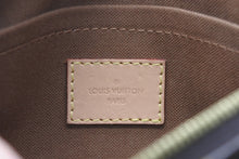 Load image into Gallery viewer, 極美品 LOUIS VUITTON ルイヴィトン モノグラム ミュルティポシェット アクセソワール カーキ ショルダーバッグ M44813 中古 4b013041