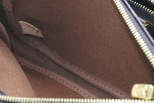 Load image into Gallery viewer, 極美品 LOUIS VUITTON ルイヴィトン モノグラム ミュルティポシェット アクセソワール カーキ ショルダーバッグ M44813 中古 4b013041