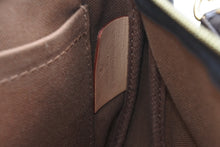 Load image into Gallery viewer, 極美品 LOUIS VUITTON ルイヴィトン モノグラム ミュルティポシェット アクセソワール カーキ ショルダーバッグ M44813 中古 4b013041