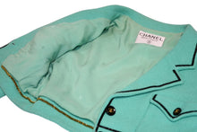 Load image into Gallery viewer, CHANEL シャネル VINTAGE ヴィンテージ 95SS クロップジャケット P04841V04037 ココマーク ツイード グリーン 美品 中古 4b013155