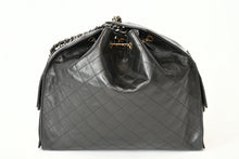 Load image into Gallery viewer, 新品未使用 CHANEL シャネル CHANEL 25 ラージ ハンドバッグ AS5553 ランダム番台 グレインド カーフスキン ココマーク ブラック 中古 4b013080