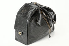 Load image into Gallery viewer, 新品未使用 CHANEL シャネル CHANEL 25 ラージ ハンドバッグ AS5553 ランダム番台 グレインド カーフスキン ココマーク ブラック 中古 4b013080