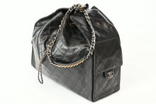 Load image into Gallery viewer, 新品未使用 CHANEL シャネル CHANEL 25 ラージ ハンドバッグ AS5553 ランダム番台 グレインド カーフスキン ココマーク ブラック 中古 4b013080