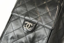 Load image into Gallery viewer, 新品未使用 CHANEL シャネル CHANEL 25 ラージ ハンドバッグ AS5553 ランダム番台 グレインド カーフスキン ココマーク ブラック 中古 4b013080