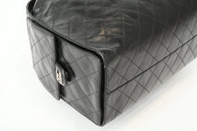 Load image into Gallery viewer, 新品未使用 CHANEL シャネル CHANEL 25 ラージ ハンドバッグ AS5553 ランダム番台 グレインド カーフスキン ココマーク ブラック 中古 4b013080