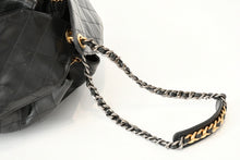 Load image into Gallery viewer, 新品未使用 CHANEL シャネル CHANEL 25 ラージ ハンドバッグ AS5553 ランダム番台 グレインド カーフスキン ココマーク ブラック 中古 4b013080