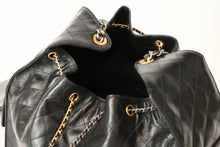 Load image into Gallery viewer, 新品未使用 CHANEL シャネル CHANEL 25 ラージ ハンドバッグ AS5553 ランダム番台 グレインド カーフスキン ココマーク ブラック 中古 4b013080