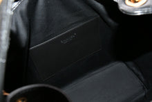 Load image into Gallery viewer, 新品未使用 CHANEL シャネル CHANEL 25 ラージ ハンドバッグ AS5553 ランダム番台 グレインド カーフスキン ココマーク ブラック 中古 4b013080