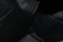 Load image into Gallery viewer, 新品未使用 CHANEL シャネル CHANEL 25 ラージ ハンドバッグ AS5553 ランダム番台 グレインド カーフスキン ココマーク ブラック 中古 4b013080