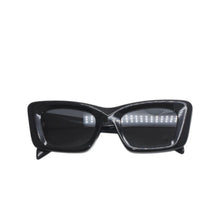 Load image into Gallery viewer, PRADA プラダ サングラス SPR 13Z キャットアイ型 セルフレーム フルリム トライアングルロゴ メタルロゴ アイウェア 1AB-5S0 美品 中古 4b013161