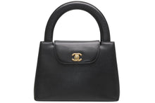 Load image into Gallery viewer, 極美品 CHANEL シャネル ラウンドトップハンドル ハンドバッグ 5番台 ココマーク キャビアスキン ブラック ゴールド金具 中古 4b013172