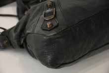 Load image into Gallery viewer, BALENCIAGA バレンシアガ ザ ファースト ハンドバッグ ショルダーバッグ ブラック レザー 103208 美品 中古 4b013189