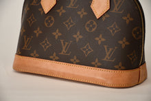 Load image into Gallery viewer, 極美品 LOUIS VUITTON ルイヴィトン モノグラム アルマBB ハンドバッグ M53152 ショルダー 2WAY PVC ゴールド金具 中古 4b013208