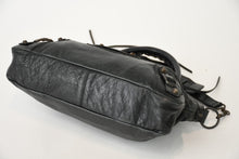 Load image into Gallery viewer, BALENCIAGA バレンシアガ ザ ファースト ハンドバッグ ショルダーバッグ ブラック レザー 103208 美品 中古 4b013189
