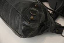 Load image into Gallery viewer, BALENCIAGA バレンシアガ ザ ファースト ハンドバッグ ショルダーバッグ ブラック レザー 103208 美品 中古 4b013189