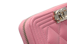 Load image into Gallery viewer, 極美品 CHANEL シャネル ボーイシャネル ジップコインパース コインケース A80602 ランダム番台 ココマーク キャビアスキン 中古 4b013194