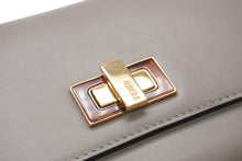 Load image into Gallery viewer, FENDI フェンディ ピーカブー コンチネンタル 長財布 8M0308 レザー グレージュ べっ甲カラー 美品 中古 4b013236