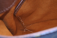 Load image into Gallery viewer, LOUIS VUITTON ルイヴィトン ミュゼット ショルダーバッグ M51256 モノグラム PVC ブラウン ゴールド金具 美品 中古 4b013210