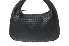 Load image into Gallery viewer, 極美品 BOTTEGA VENETA ボッテガヴェネタ イントレチャート ホーボー ハンドバッグ レザー ブラック ワンショルダー 中古 4b001323