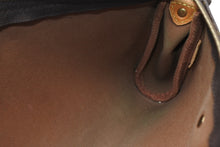 Load image into Gallery viewer, 極美品 LOUIS VUITTON ルイヴィトン エヴァ ショルダーバッグ M95567 モノグラム ブラウン ゴールド金具 中古 4b012455
