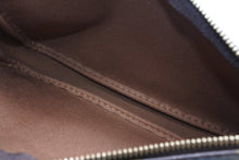 Load image into Gallery viewer, 極美品 LOUIS VUITTON ルイヴィトン ポシェット アクセソワール アクセサリーポーチ M51980 モノグラム ブラウン レザー PVC 中古 4b013362