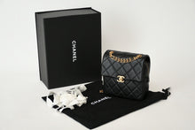Load image into Gallery viewer, 新品未使用 CHANEL シャネル マトラッセ チェーンリュック バックパック ランダム番台 キャビアスキン ブラック ゴールド金具 中古 4b013292