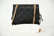 Load image into Gallery viewer, 新品未使用 CHANEL シャネル マトラッセ チェーンリュック バックパック ランダム番台 キャビアスキン ブラック ゴールド金具 中古 4b013292