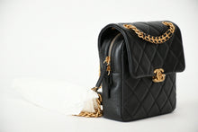 Load image into Gallery viewer, 新品未使用 CHANEL シャネル マトラッセ チェーンリュック バックパック ランダム番台 キャビアスキン ブラック ゴールド金具 中古 4b013292