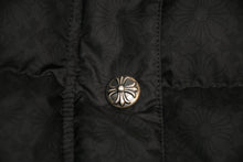 Load image into Gallery viewer, 新品同様 CHROME HEARTS クロムハーツ STIFF V2 ダウンジャケット ダガージップ クロスボールボタン ブラック シルバー金具 サイズS 中古 4b013377