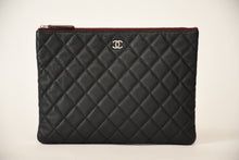 Load image into Gallery viewer, 極美品 CHANEL シャネル クラッチバッグ キルティング ココマーク 25番台 イタリア製 キャビアスキン ブラック シルバー金具 中古 4b013293