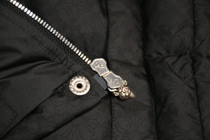 新品同様 CHROME HEARTS クロムハーツ STIFF V2 ダウンジャケット ダガージップ クロスボールボタン ブラック シルバー金具 サイズS 中古 4b013377