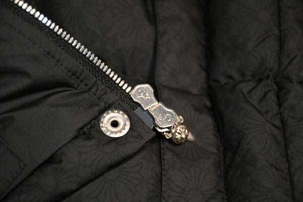 新品同様 CHROME HEARTS クロムハーツ STIFF V2 ダウンジャケット ダガージップ クロスボールボタン ブラック シルバー金具 サイズS 中古 4b013377