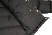 Load image into Gallery viewer, 新品同様 CHROME HEARTS クロムハーツ STIFF V2 ダウンジャケット ダガージップ クロスボールボタン ブラック シルバー金具 サイズS 中古 4b013377