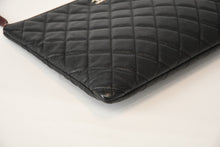 Load image into Gallery viewer, 極美品 CHANEL シャネル クラッチバッグ キルティング ココマーク 25番台 イタリア製 キャビアスキン ブラック シルバー金具 中古 4b013293